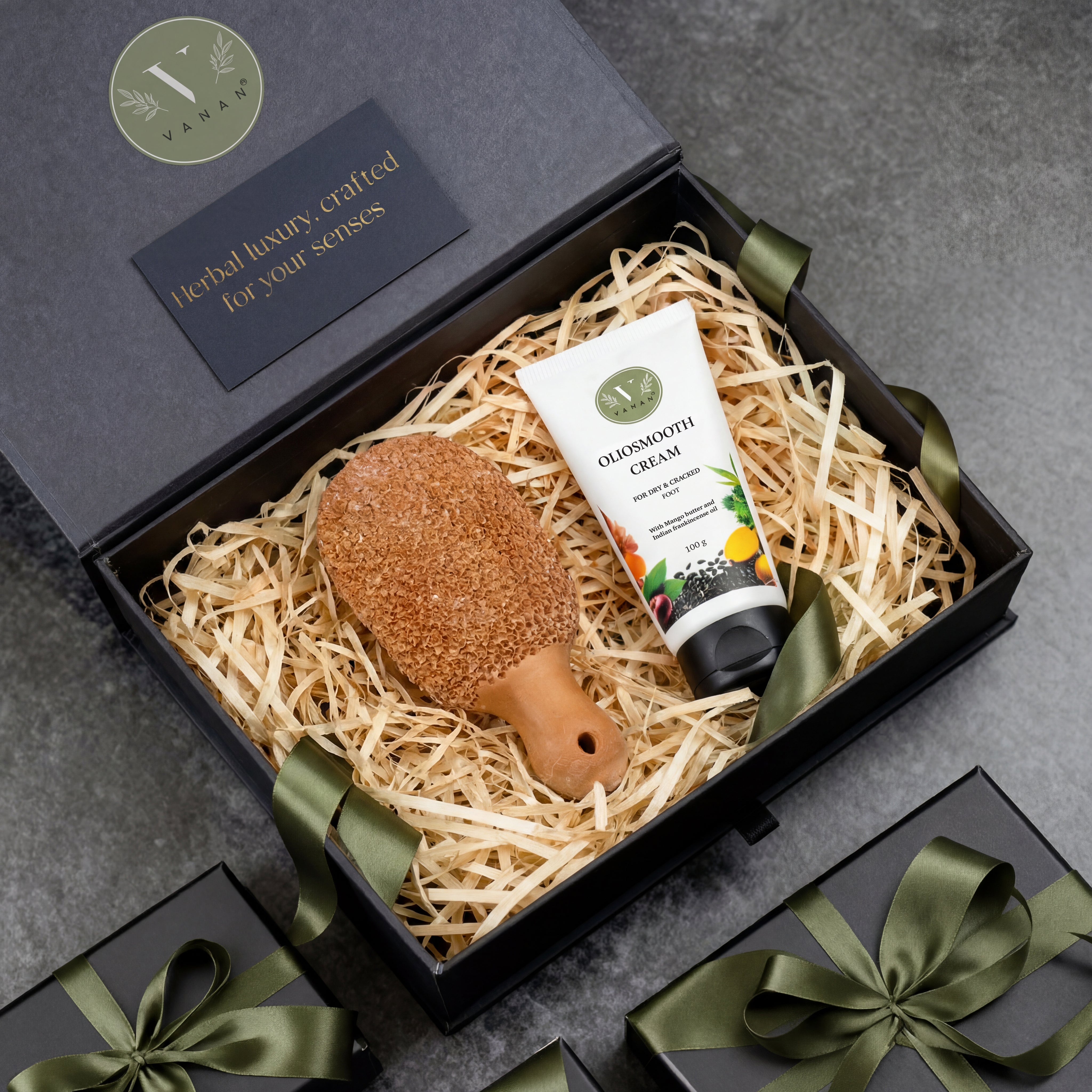 Gift set with a scrubber and cream in a black box on a gray surface